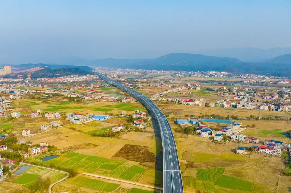 中国二冶湖南分公司茶常高速公路建成通车