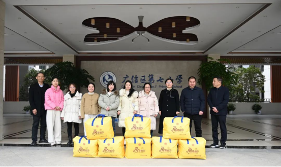 上饶市广信区总工会:持续开展“关爱女职工 关心下一代”“爱心礼包”赠送活动