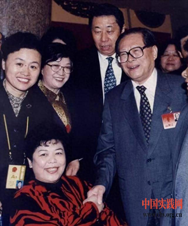 祖国名家榜|秦百兰:轮椅上的女画家,向世界传递中国女性之美