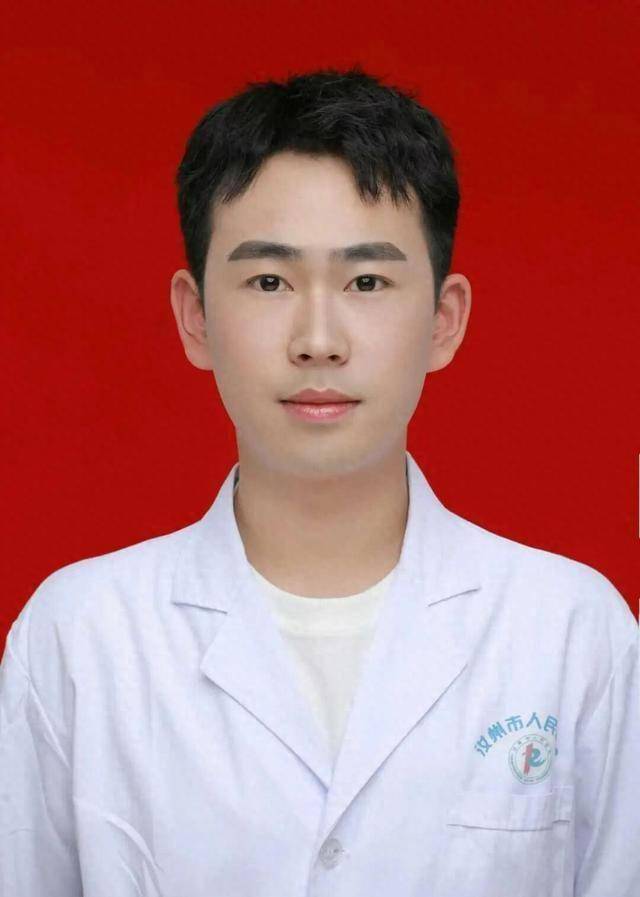 出彩汝医：谁说护士柔弱？汝州95后男护士，守在医院最凶险的EICU