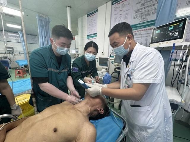 汝医现场：顶着烈日干农活，汝州多名老人高温中暑